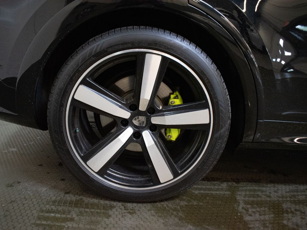 2025 Porsche Cayenne Coup Turbo E-Hybrid - Photo 17