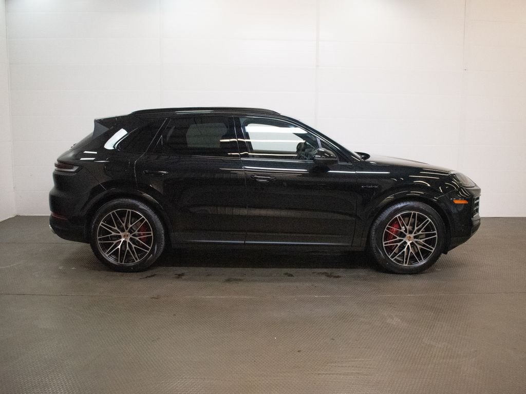 2026 Porsche Cayenne S E-Hybrid - Photo 9