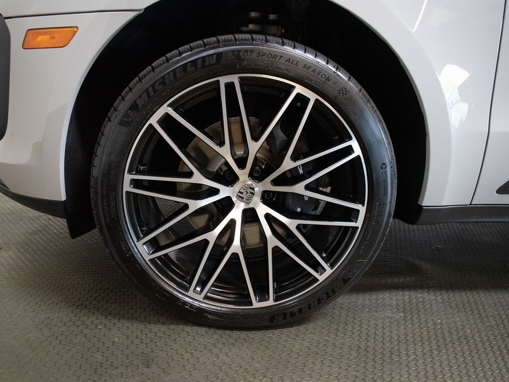 2026 Porsche Macan - Photo 15