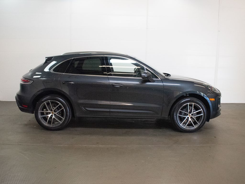 2026 Porsche Macan T - Photo 9