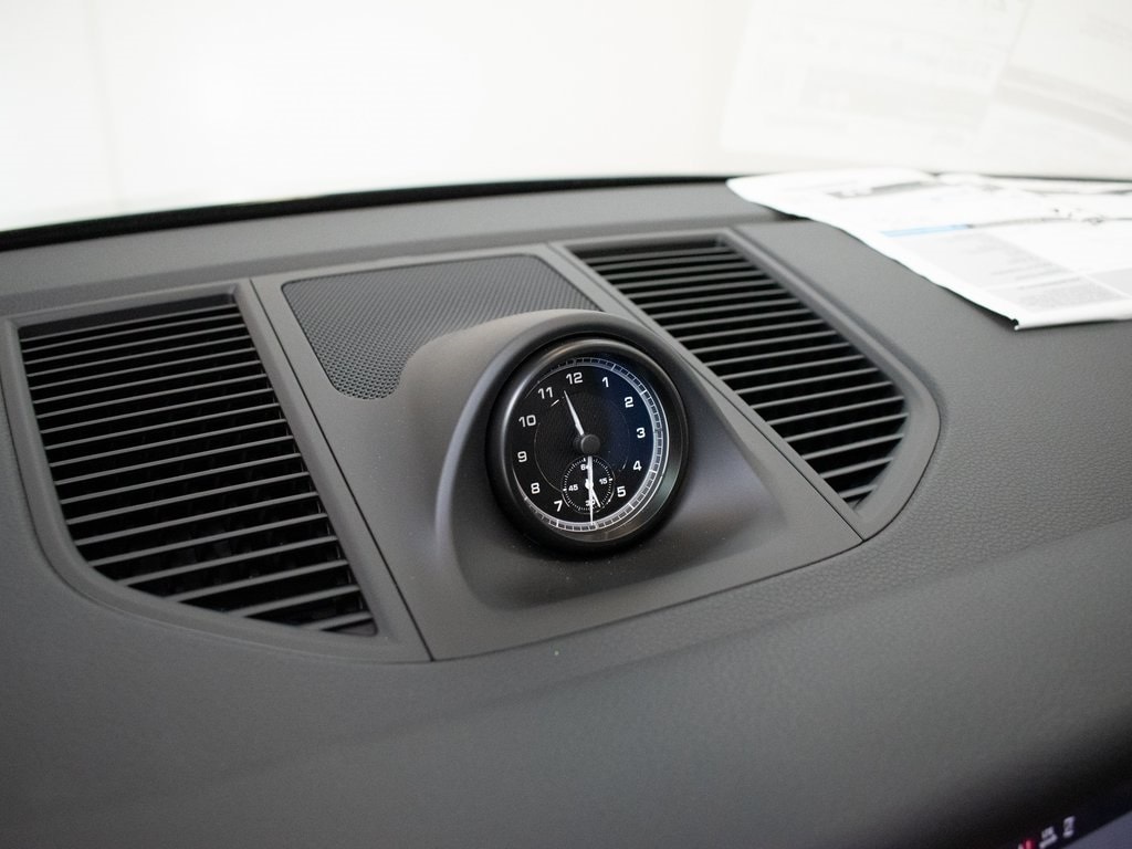 2025 Porsche Macan - Photo 27