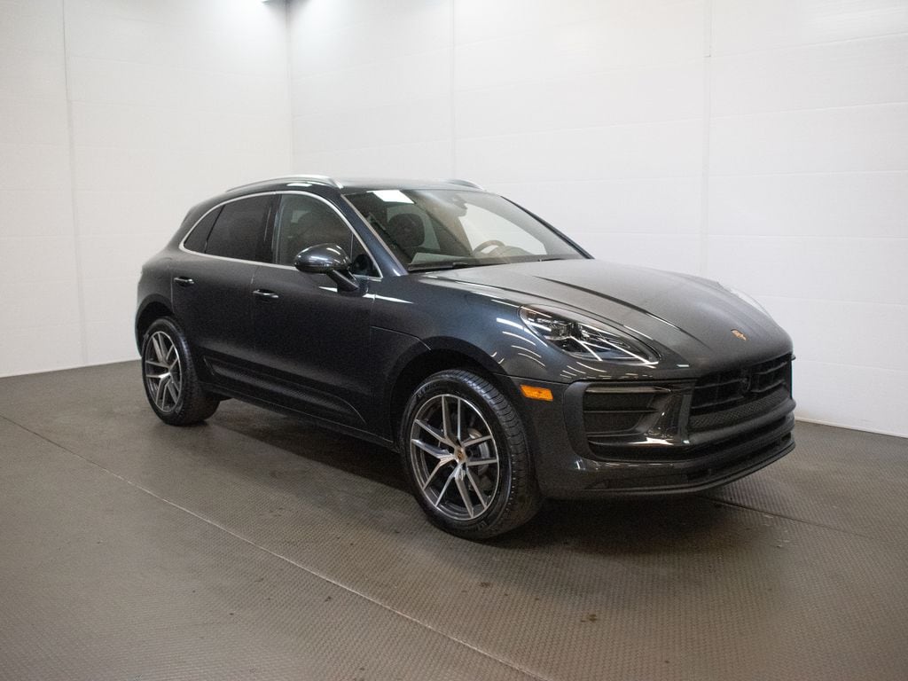 2026 Porsche Macan T - Photo 8