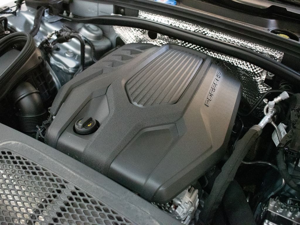 2026 Porsche Macan - Photo 18