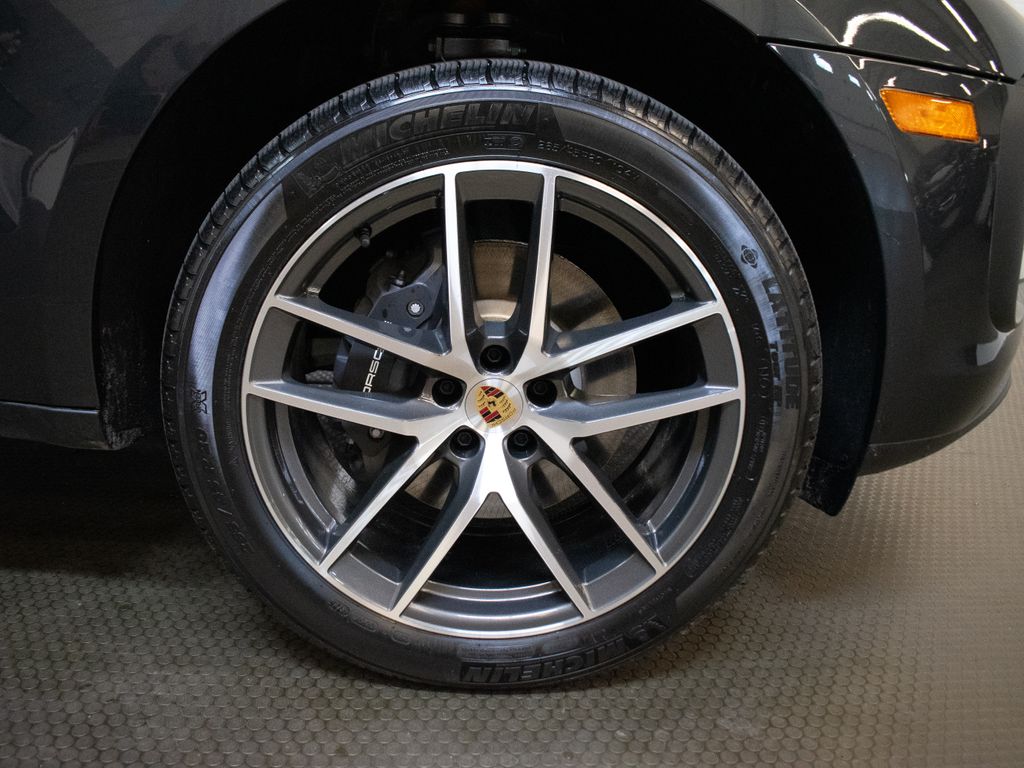 2026 Porsche Macan T - Photo 16