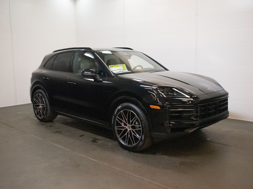 2026 Porsche Cayenne S E-Hybrid - Photo 8