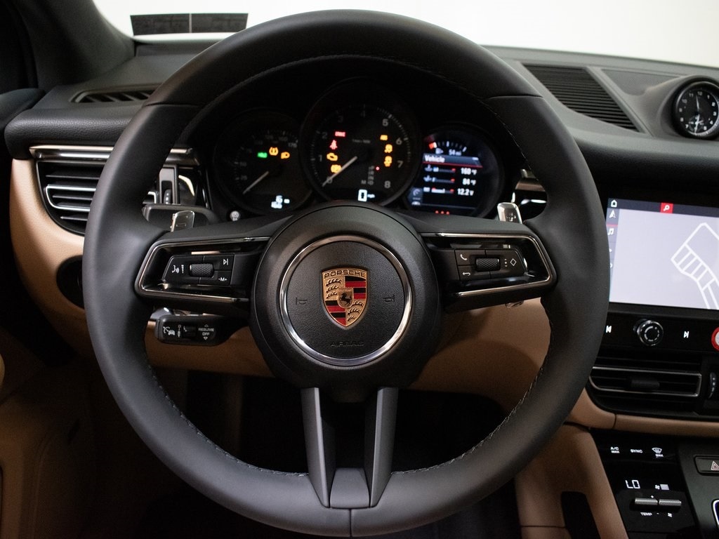 2025 Porsche Macan - Photo 26