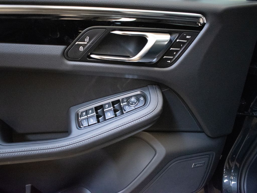 2026 Porsche Macan T - Photo 19