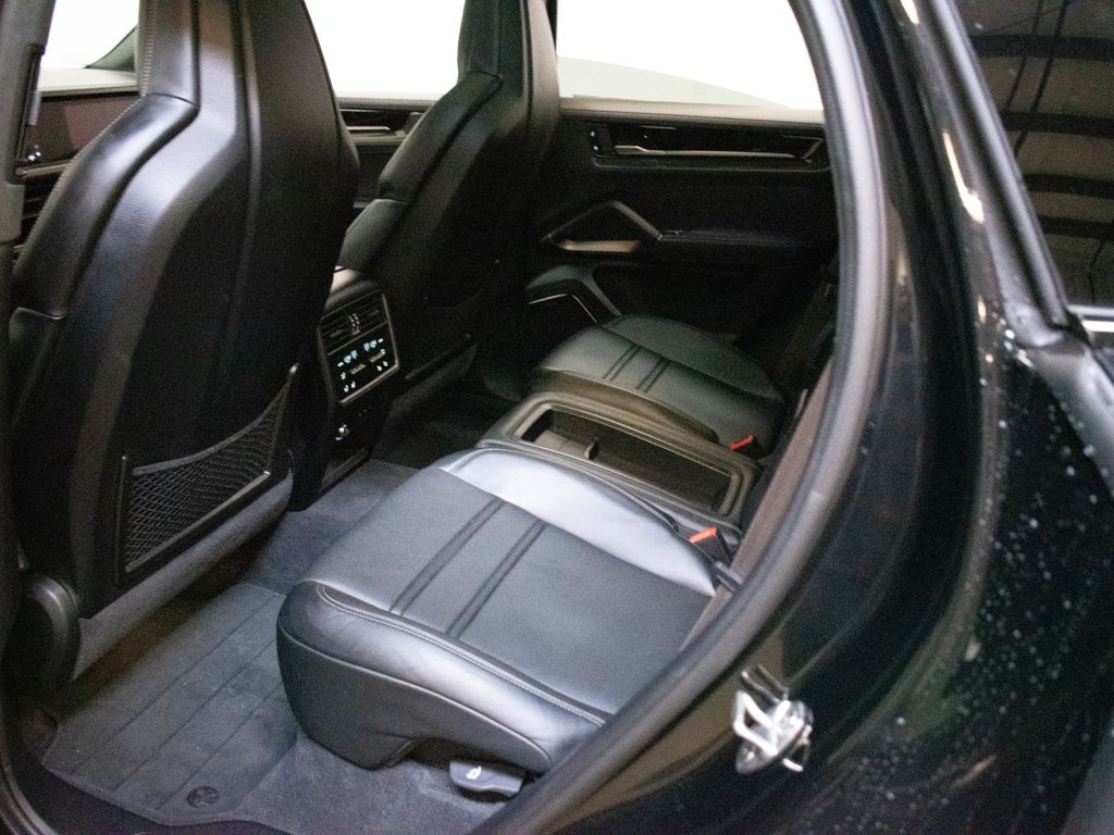 2025 Porsche Cayenne Coup Turbo E-Hybrid - Photo 25