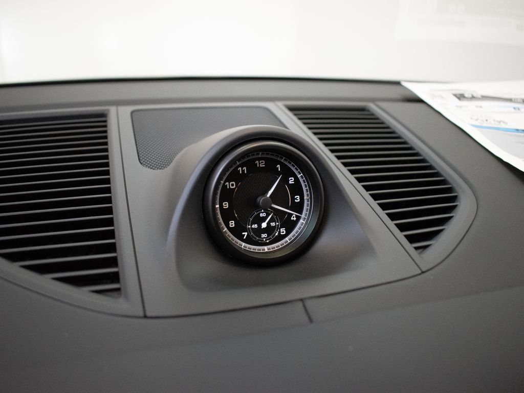2026 Porsche Macan T - Photo 27