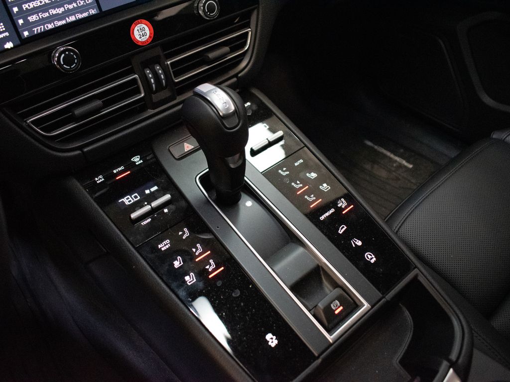 2026 Porsche Macan - Photo 31