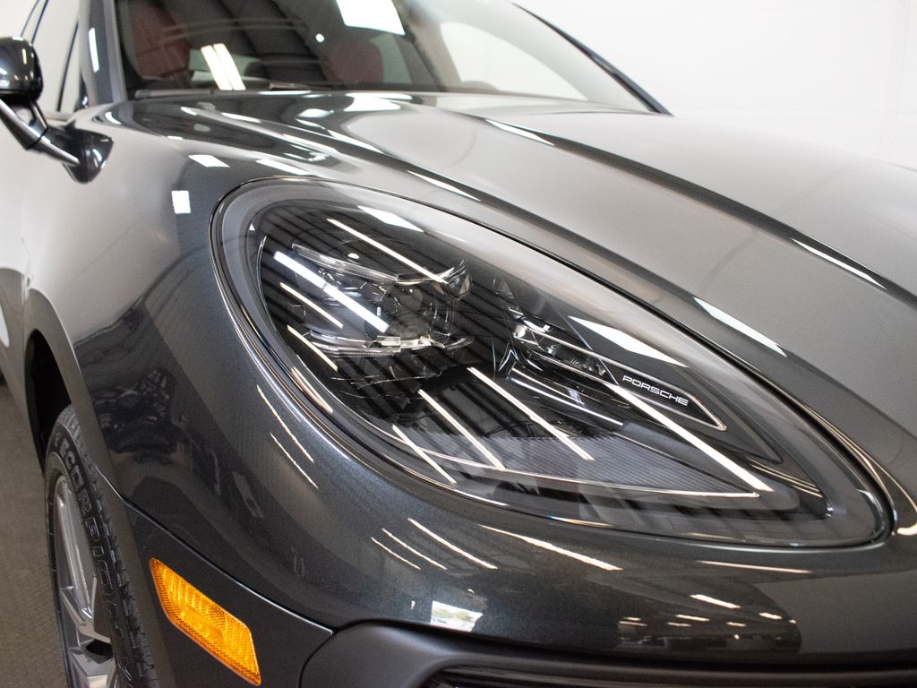 2026 Porsche Macan T - Photo 25