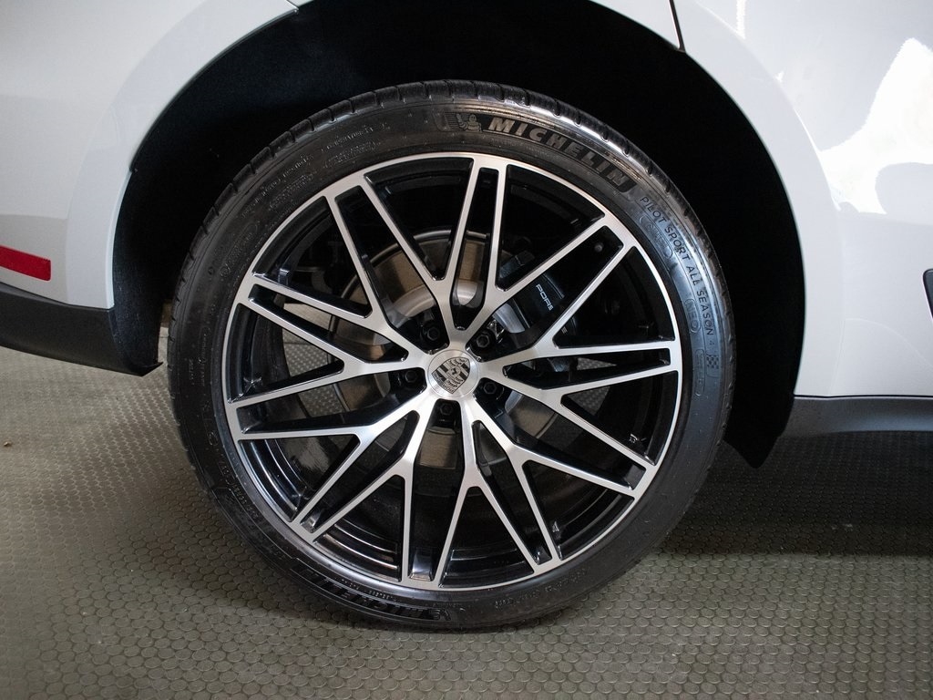 2026 Porsche Macan - Photo 17