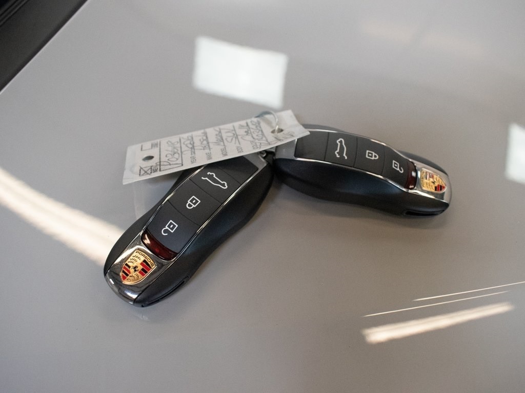 2026 Porsche Macan - Photo 32