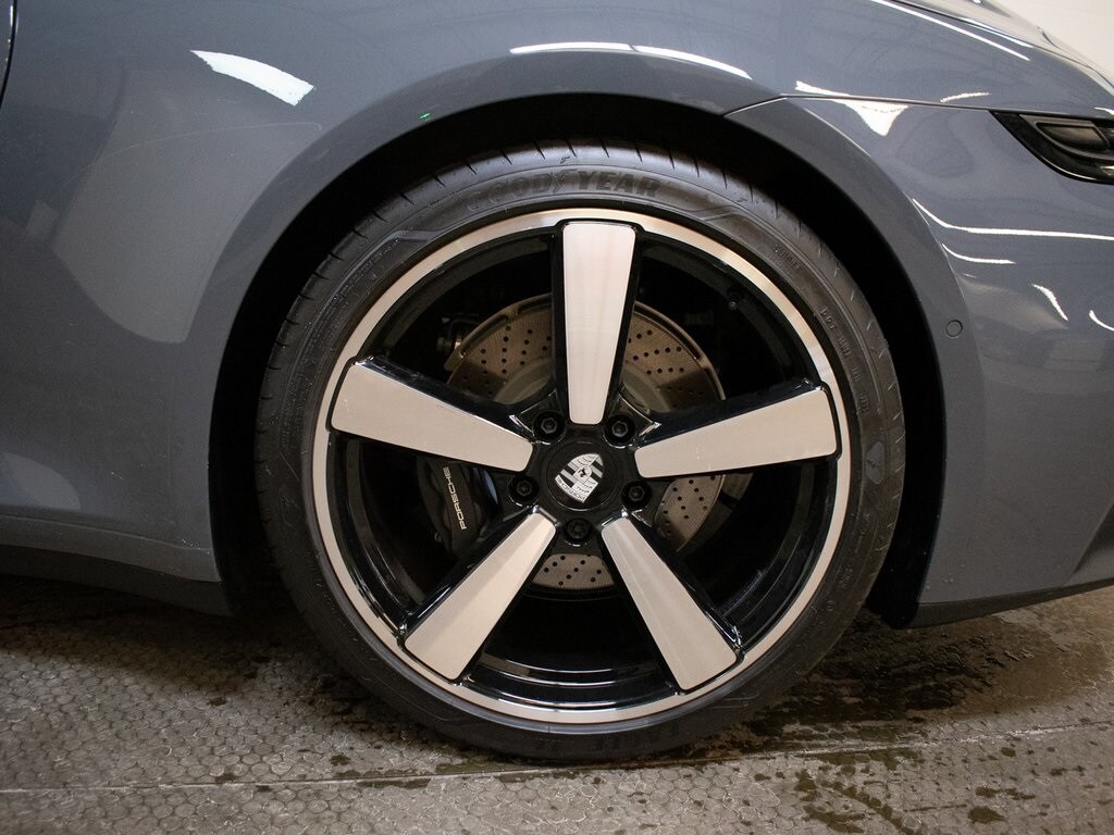 2026 Porsche 911 - Photo 16