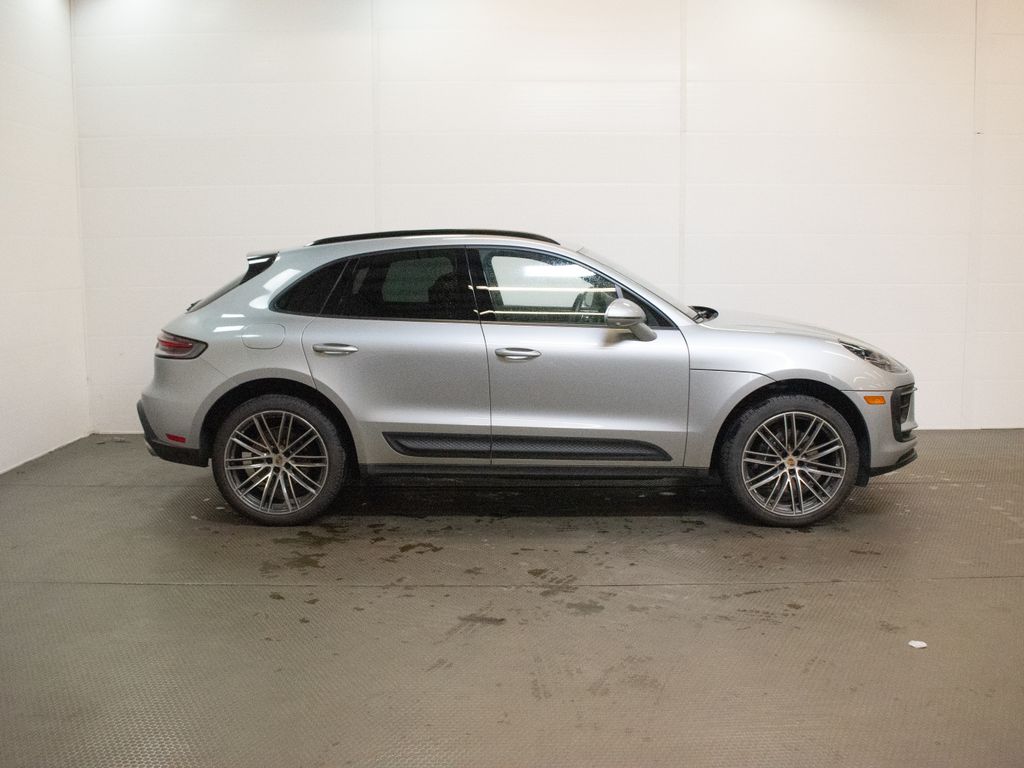 2026 Porsche Macan - Photo 9