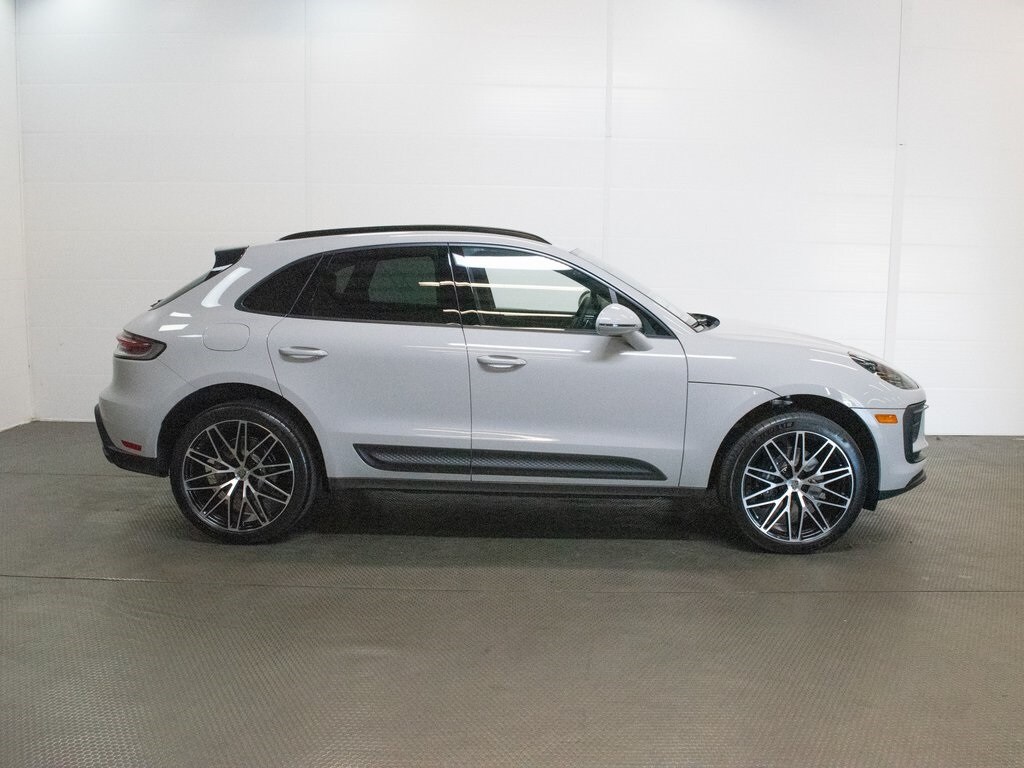 2026 Porsche Macan - Photo 9