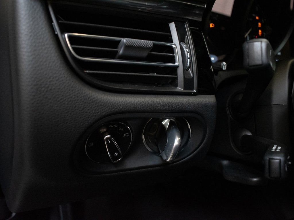 2026 Porsche Macan - Photo 21