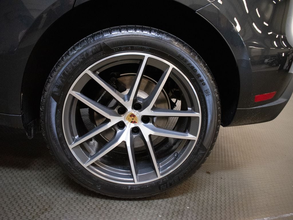 2026 Porsche Macan T - Photo 14