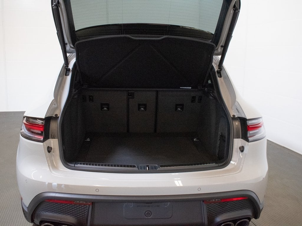 2026 Porsche Macan - Photo 11