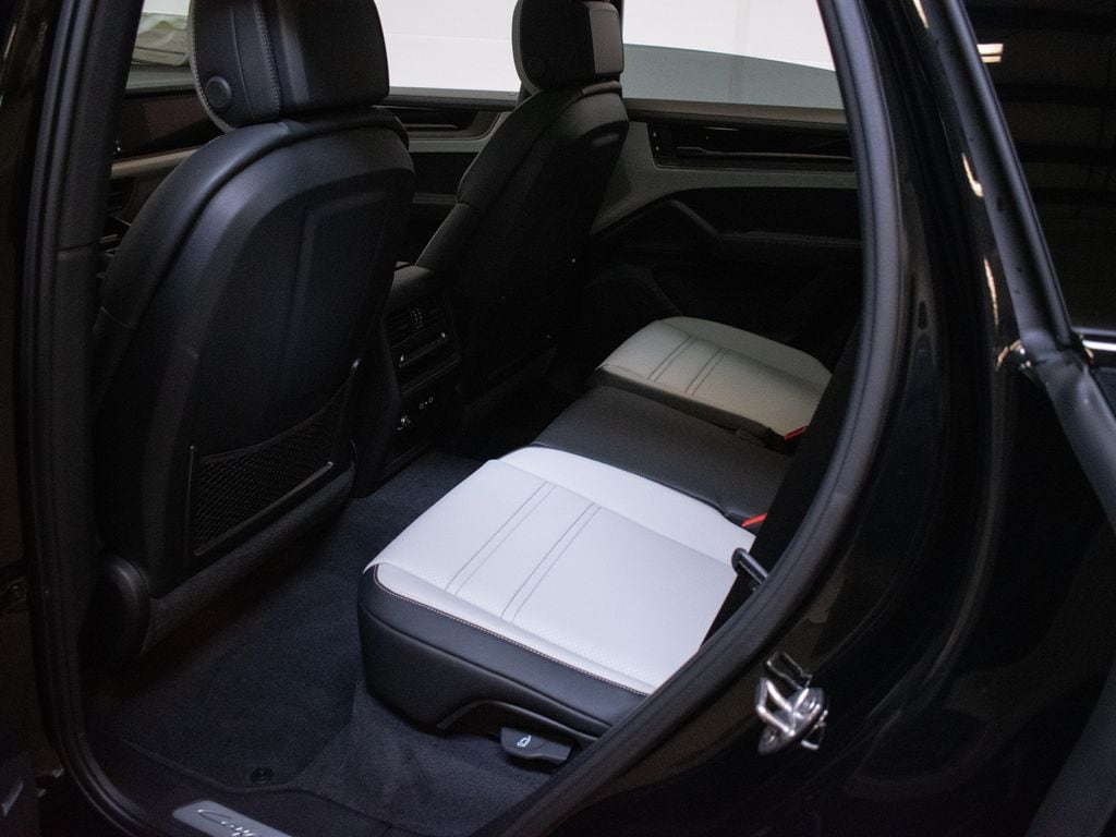 2026 Porsche Cayenne S E-Hybrid - Photo 23