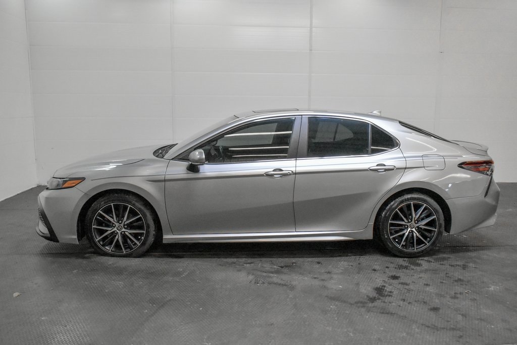 Used 2022 Toyota Camry SE Sedan