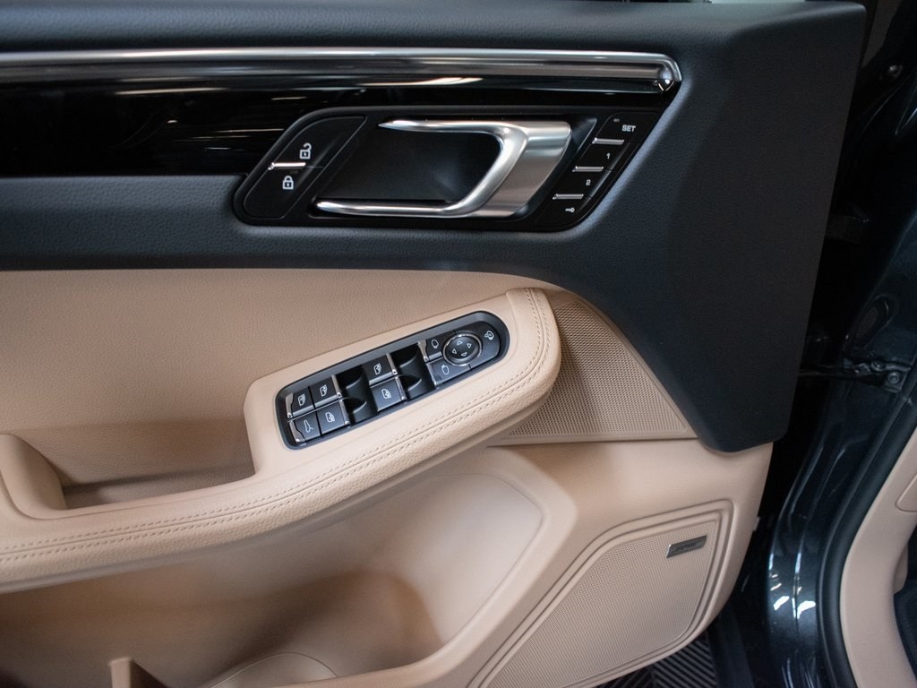 2025 Porsche Macan - Photo 20