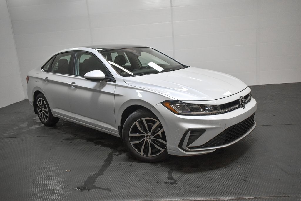 Used 2025 Volkswagen Jetta 1.5T SE Sedan