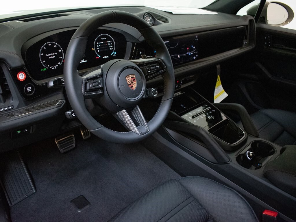 2026 Porsche Cayenne GTS photo 4