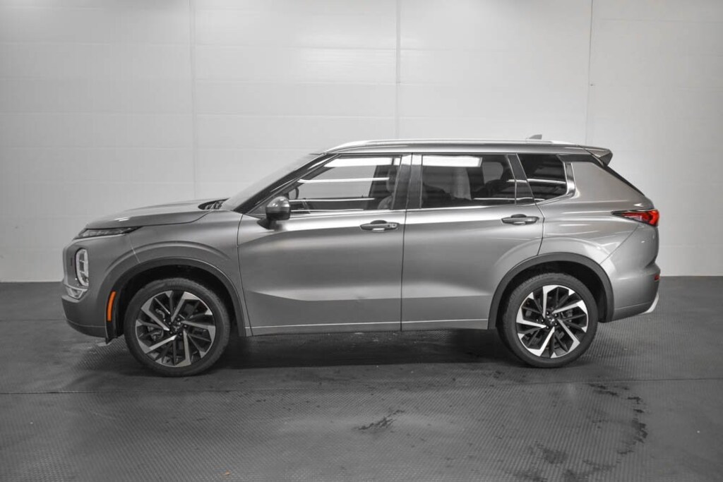 Used 2024 Mitsubishi Outlander SEL SUV