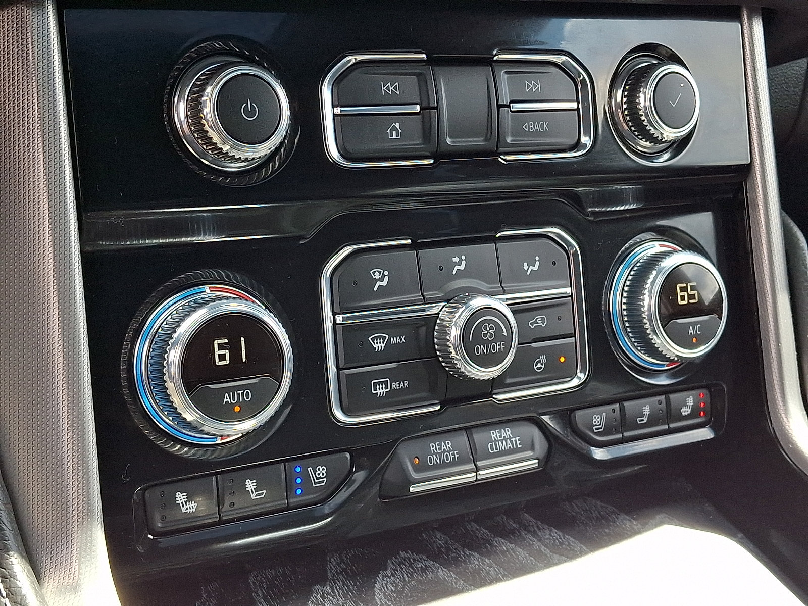 2024 GMC Yukon XL Denali - Photo 18