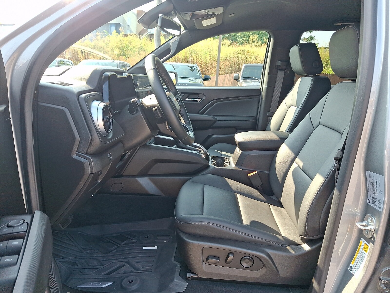 2024 Chevrolet Colorado LT - Photo 13