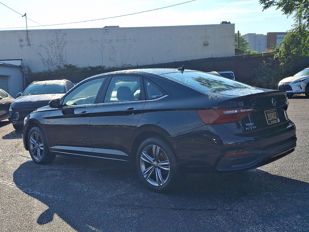 Used 2024 Volkswagen Jetta SE Sedan