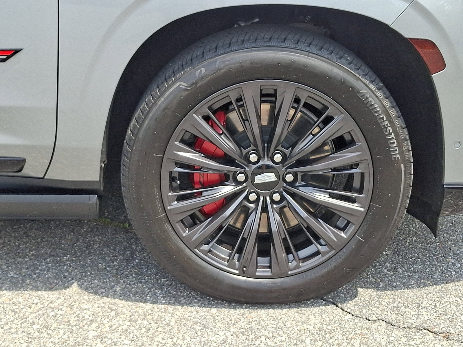 2024 Cadillac Escalade ESV V-Series - Photo 8