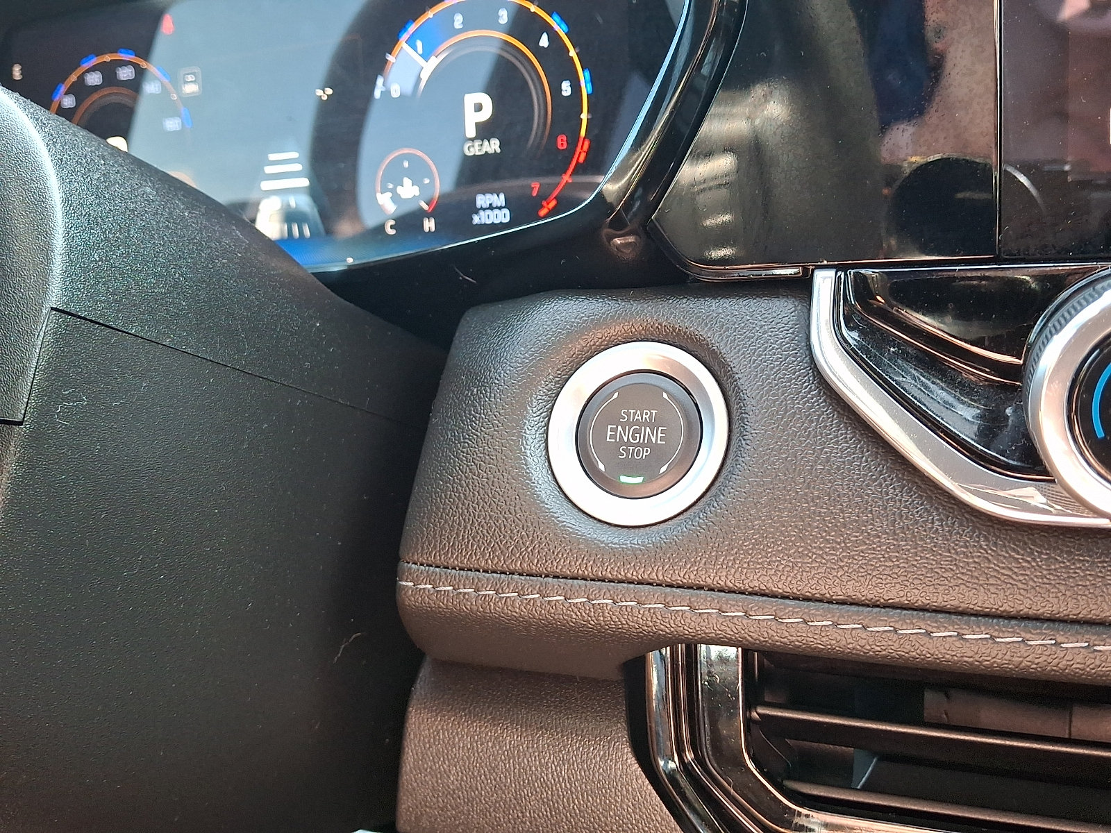 2024 Chevrolet Colorado LT - Photo 23