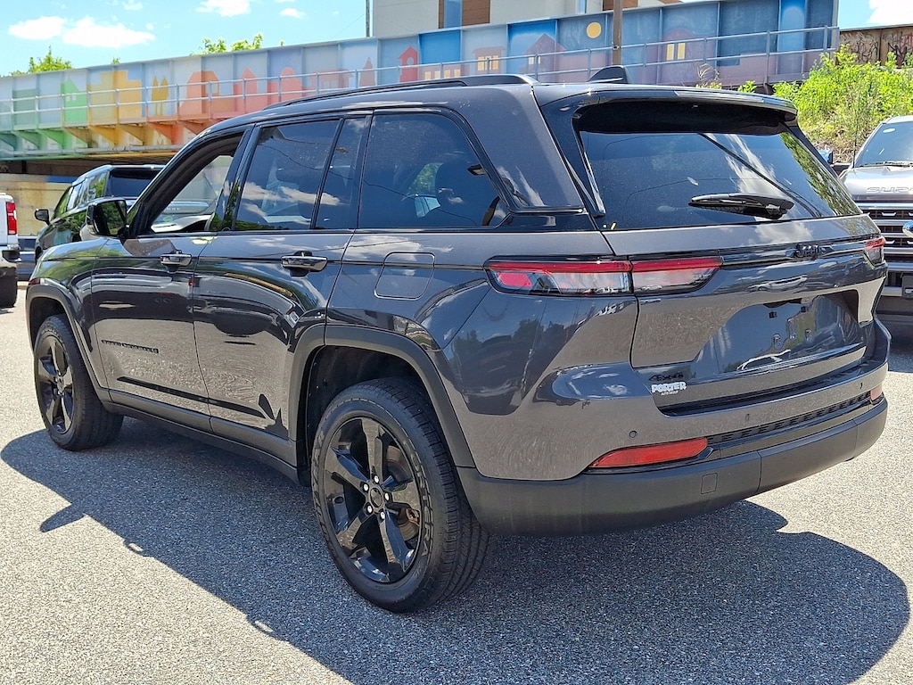Used 2023 Jeep Grand Cherokee Altitude 4x4 SUV
