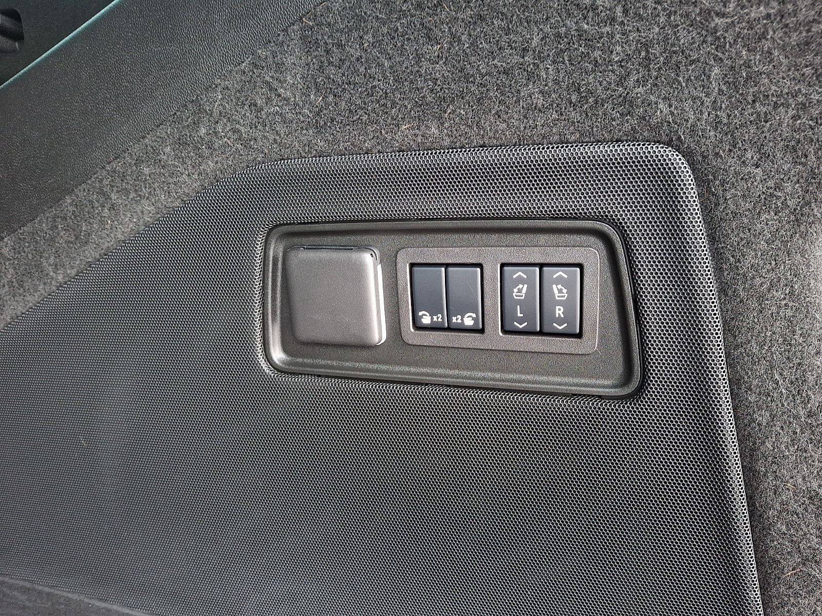 2024 Cadillac Escalade ESV V-Series - Photo 31