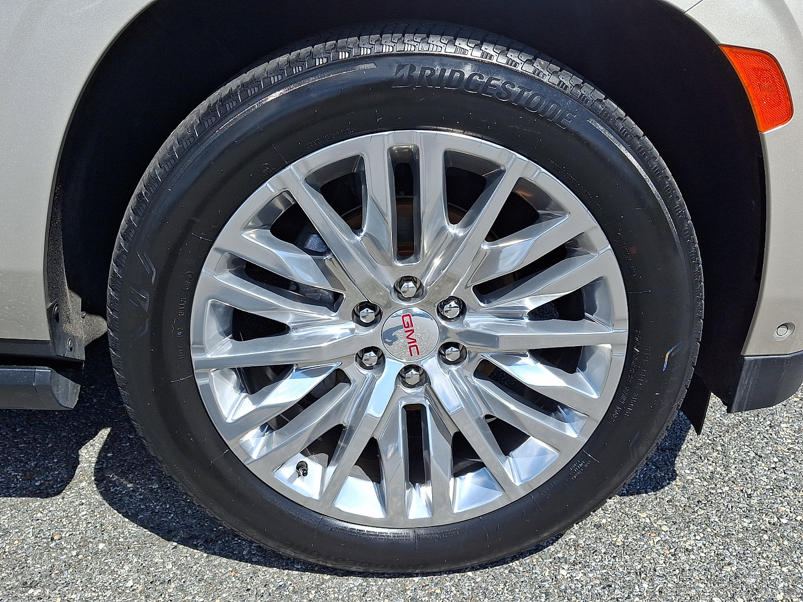 2024 GMC Yukon XL Denali - Photo 8