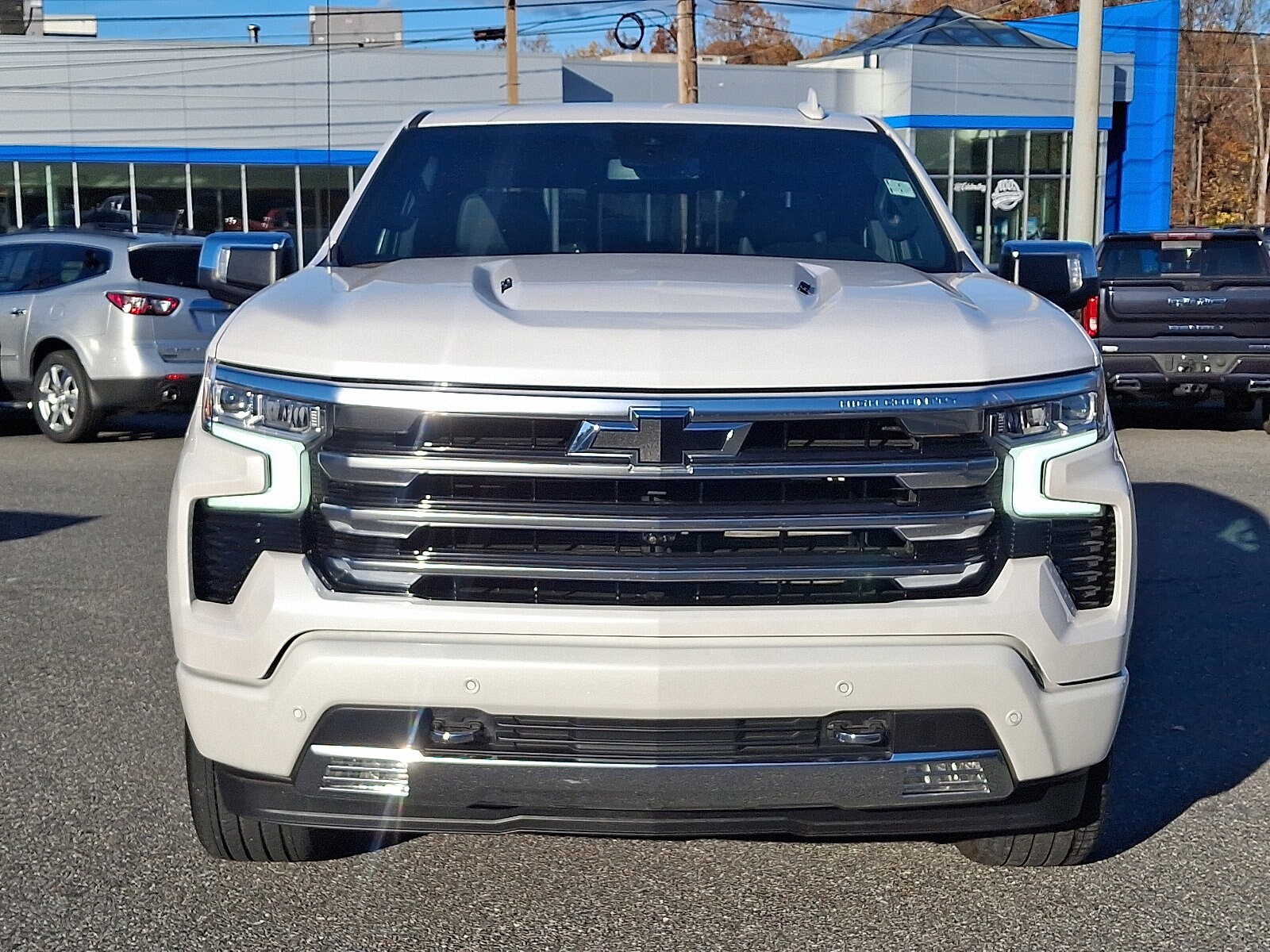 2023 Chevrolet Silverado 1500 High Country photo 2