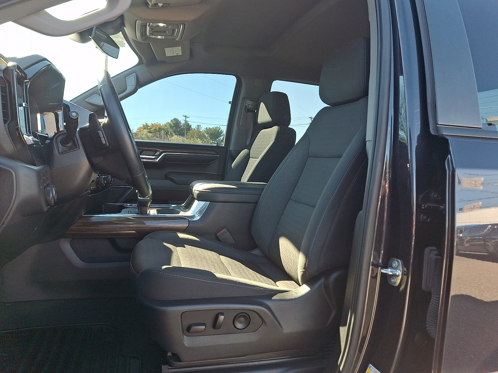 2024 Chevrolet Silverado 1500 LT - Photo 14