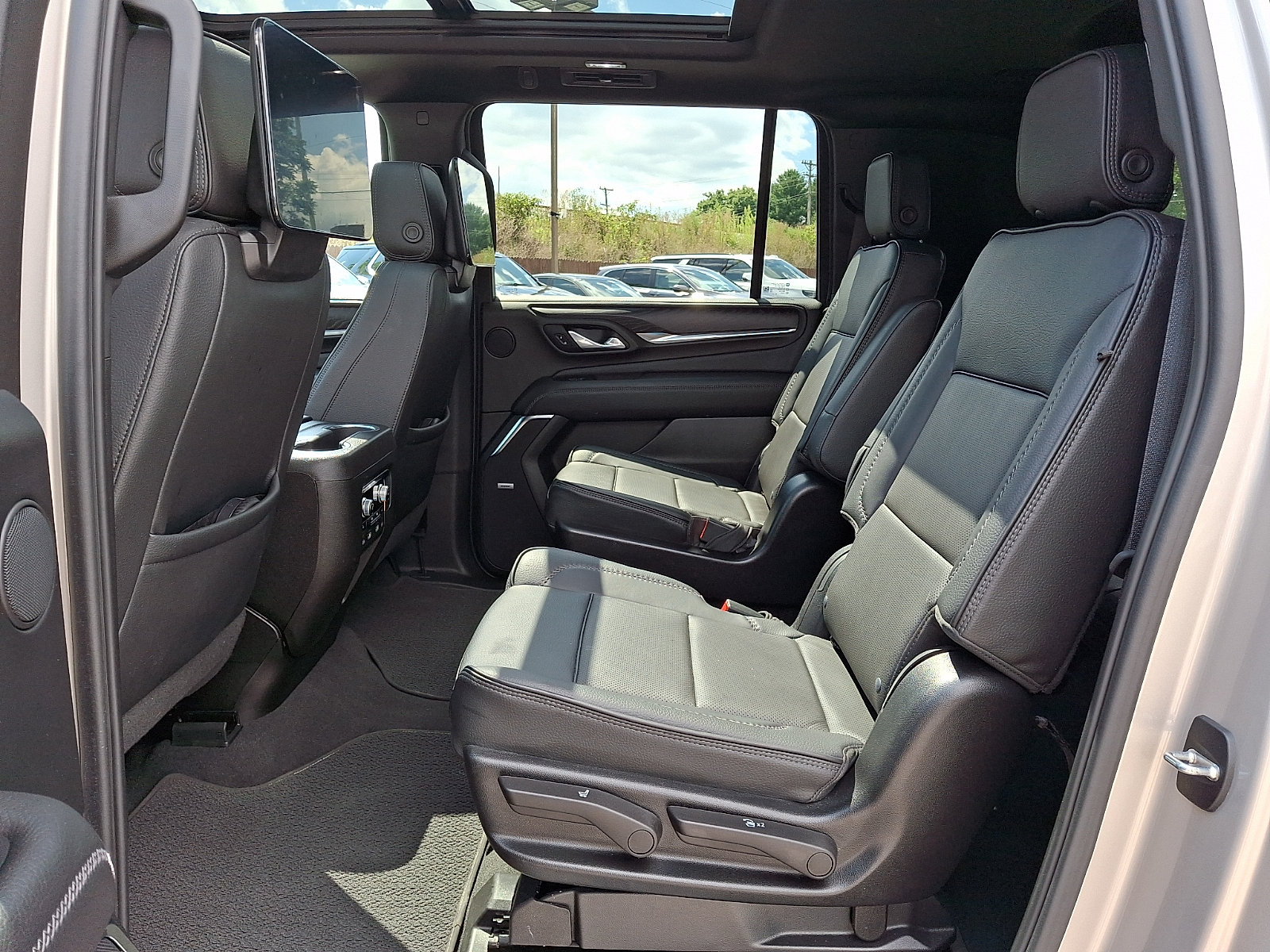 2024 GMC Yukon XL Denali - Photo 10