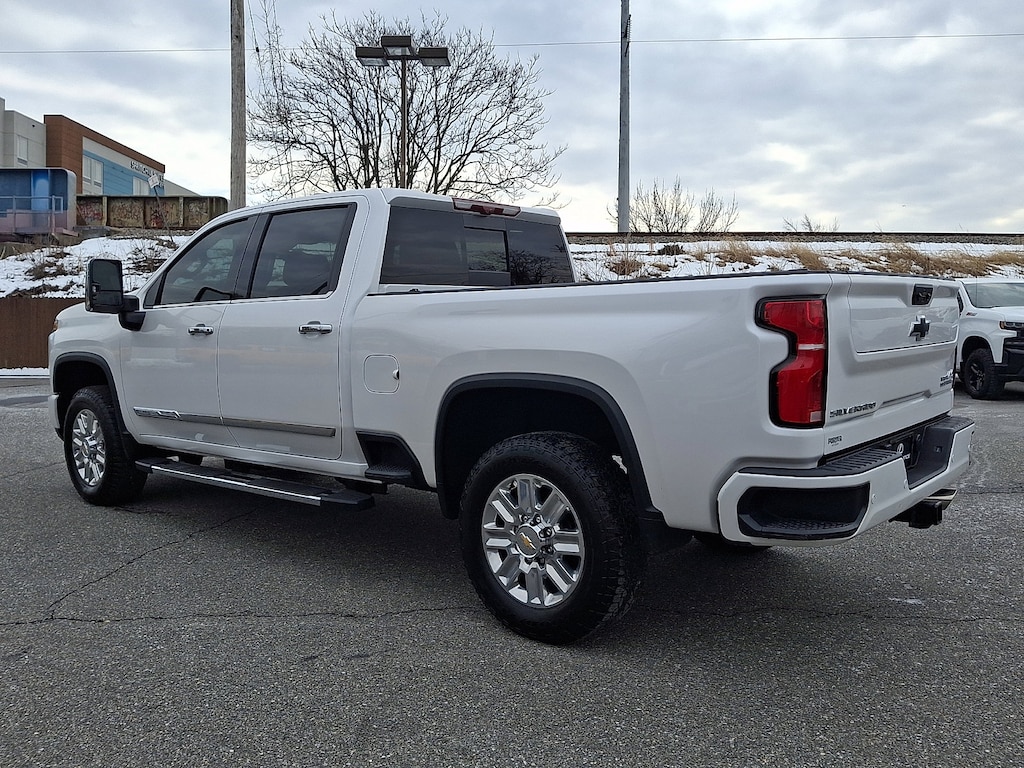 Used 2024 Chevrolet Silverado 2500 HD High Country Truck Crew Cab