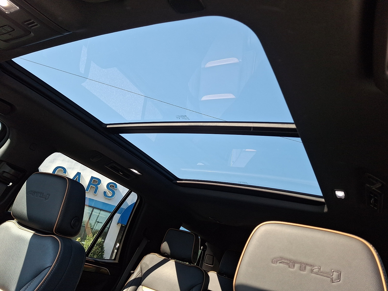 2024 GMC Yukon AT4 - Photo 16