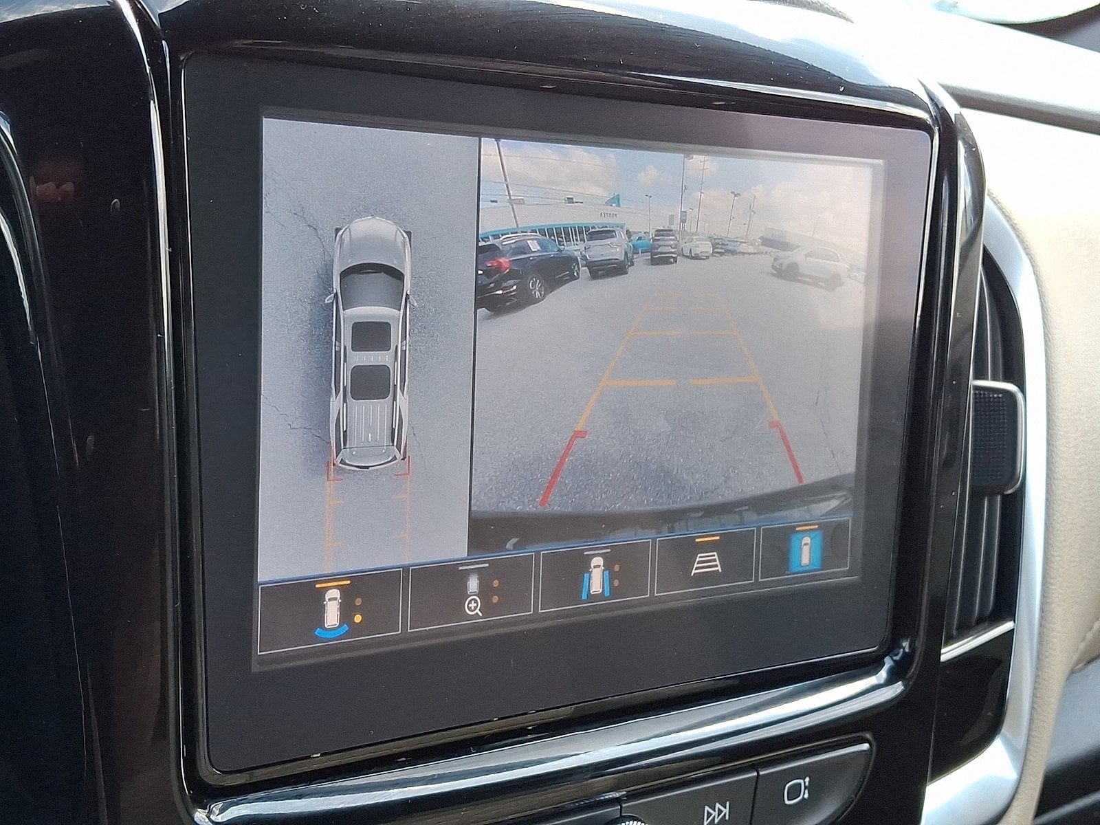 2023 Chevrolet Traverse Premier - Photo 21
