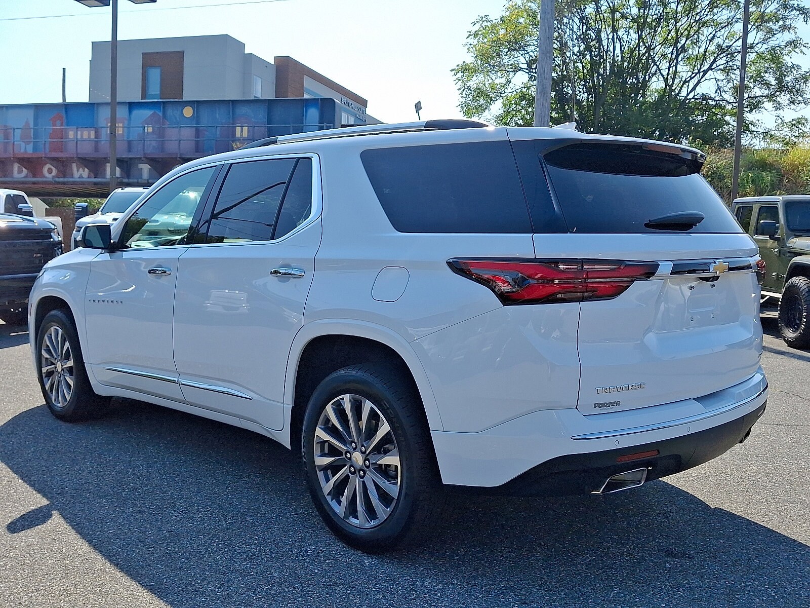 2023 Chevrolet Traverse Premier photo 3