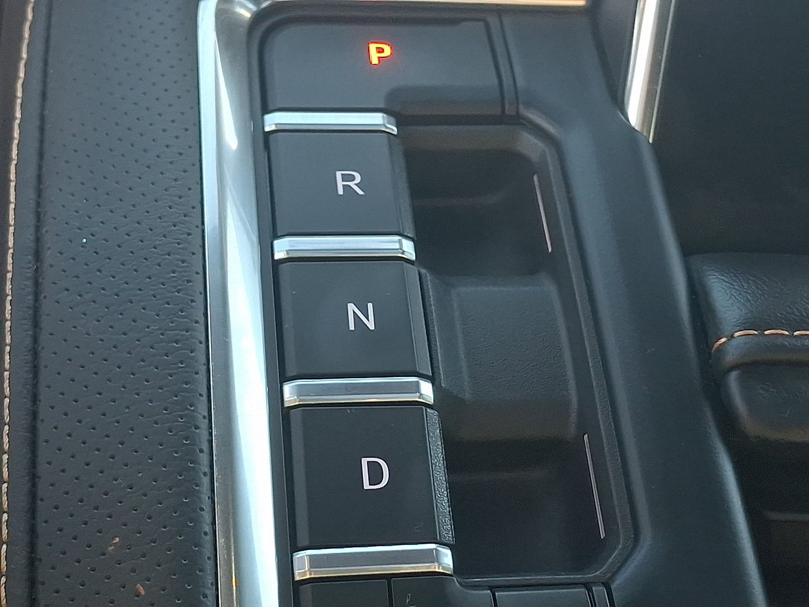 2024 GMC Yukon AT4 - Photo 17
