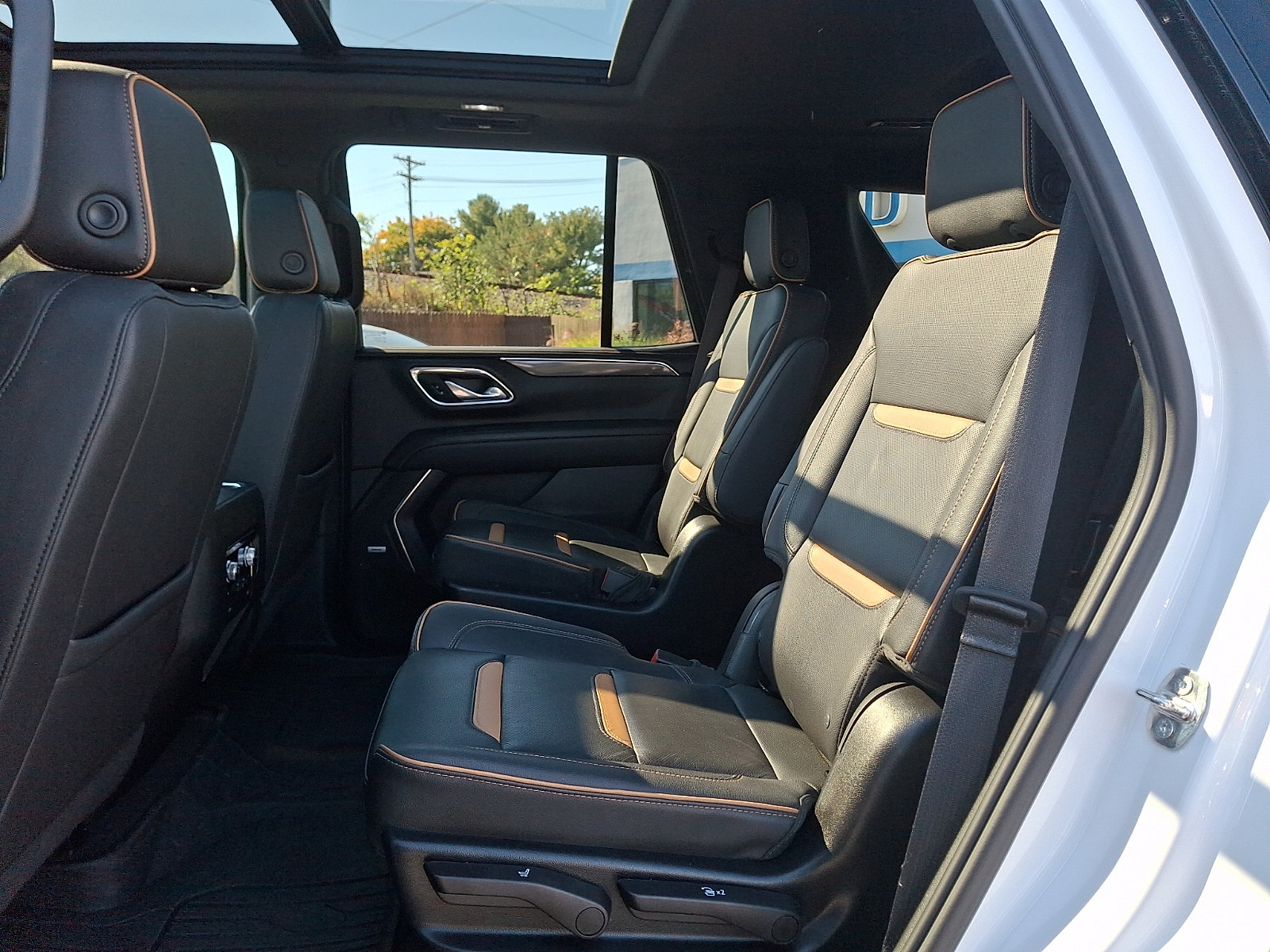 2024 GMC Yukon AT4 - Photo 10
