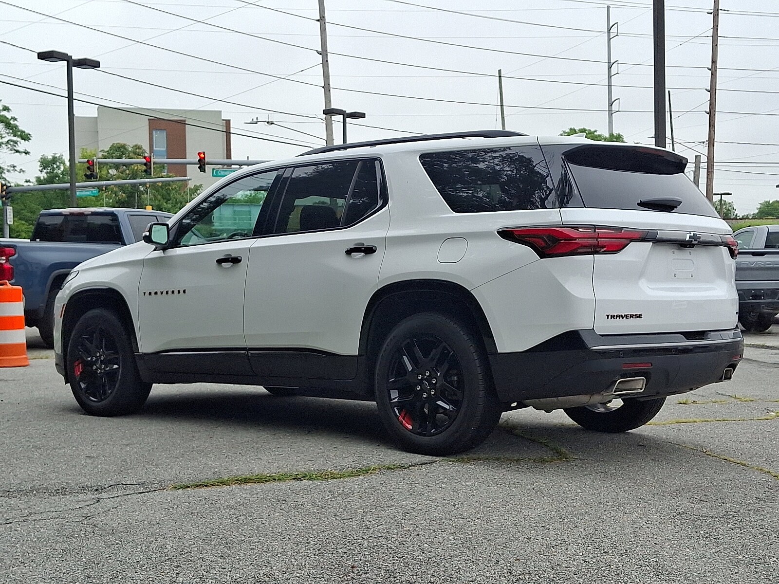 2023 Chevrolet Traverse Premier photo 2