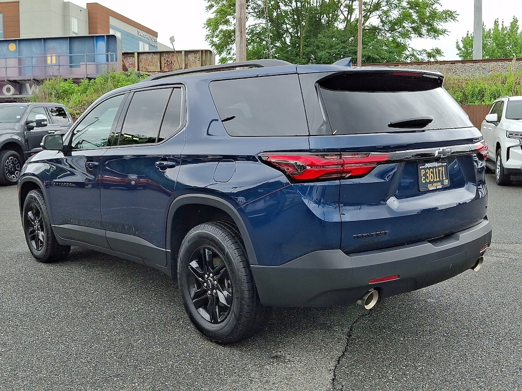Used 2023 Chevrolet Traverse LT Cloth SUV