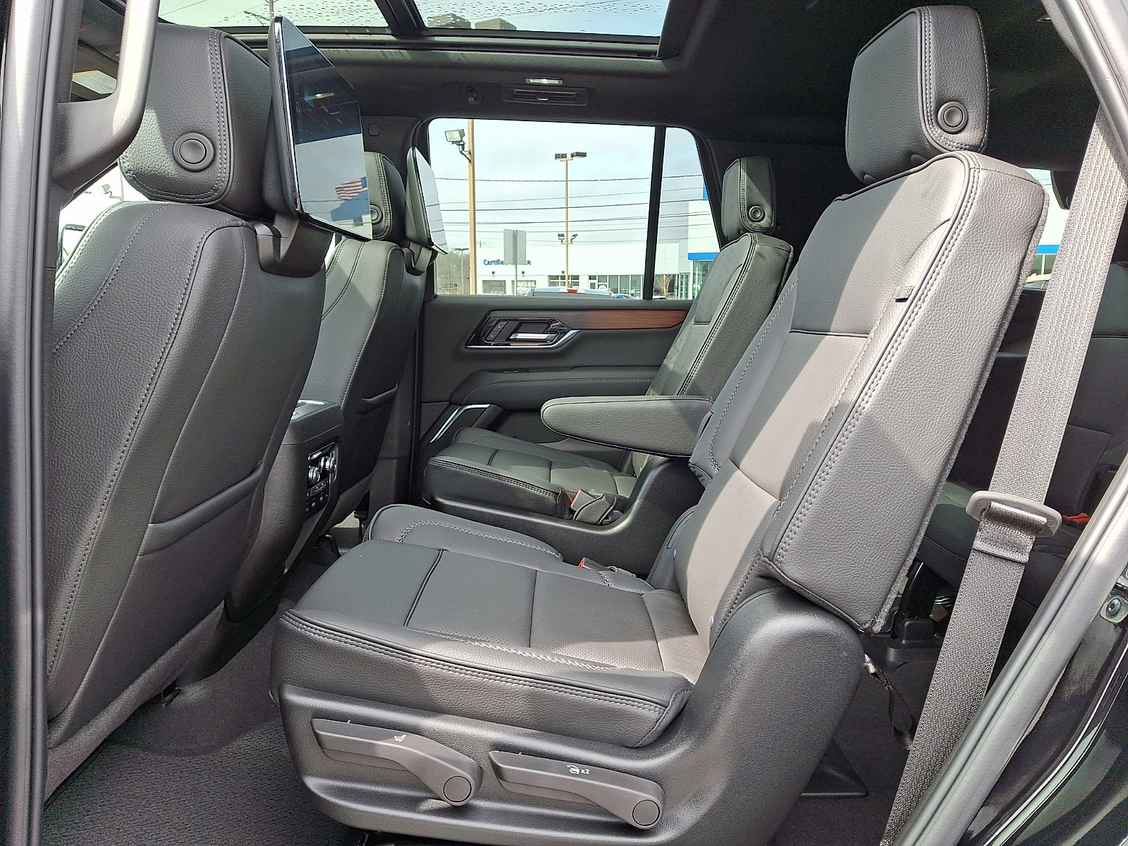2026 GMC Yukon Denali - Photo 10