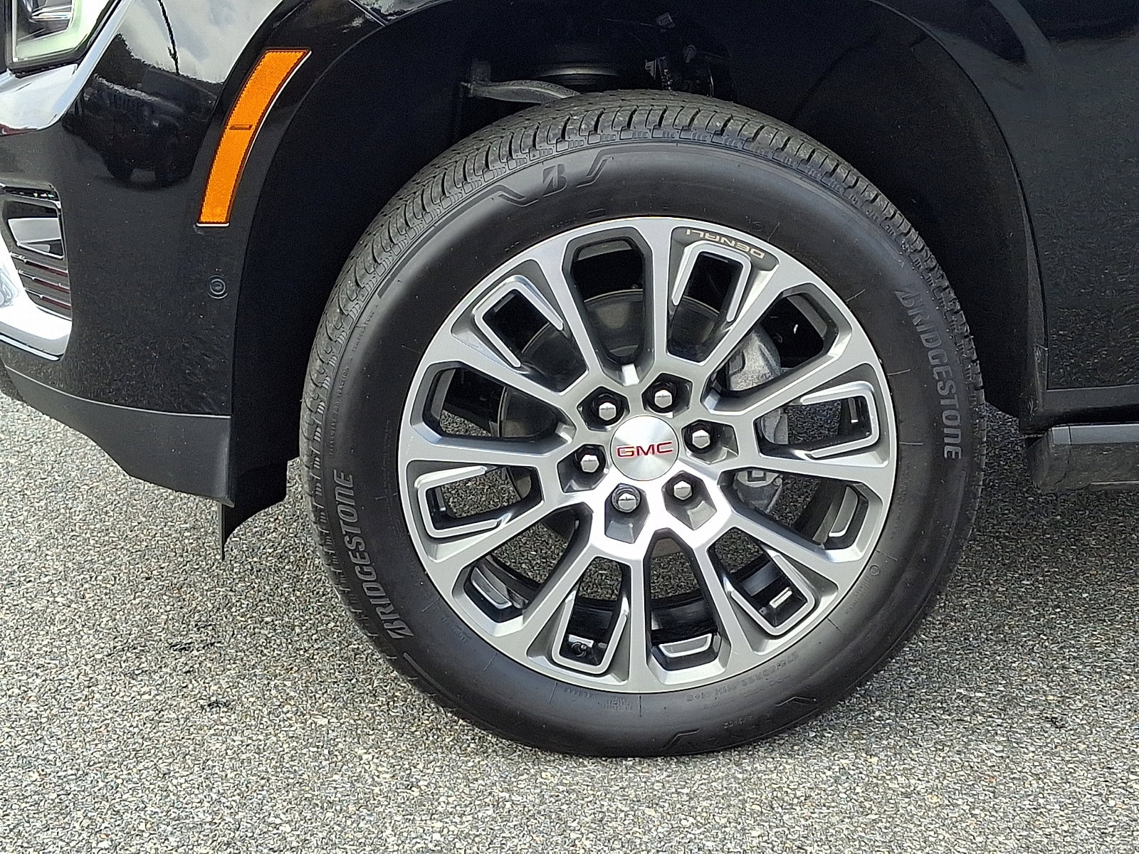 2026 GMC Yukon Denali - Photo 8